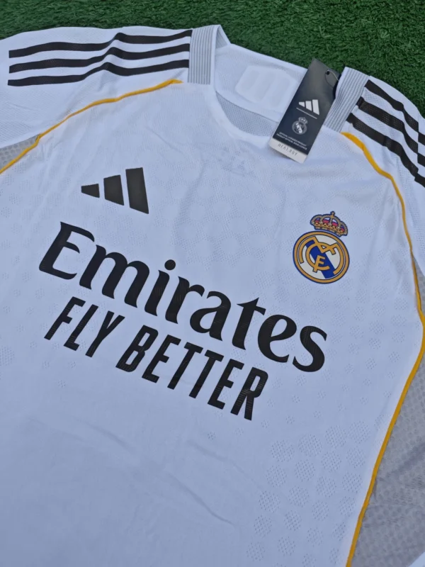 Camiseta de Real Madrid titular 25/26