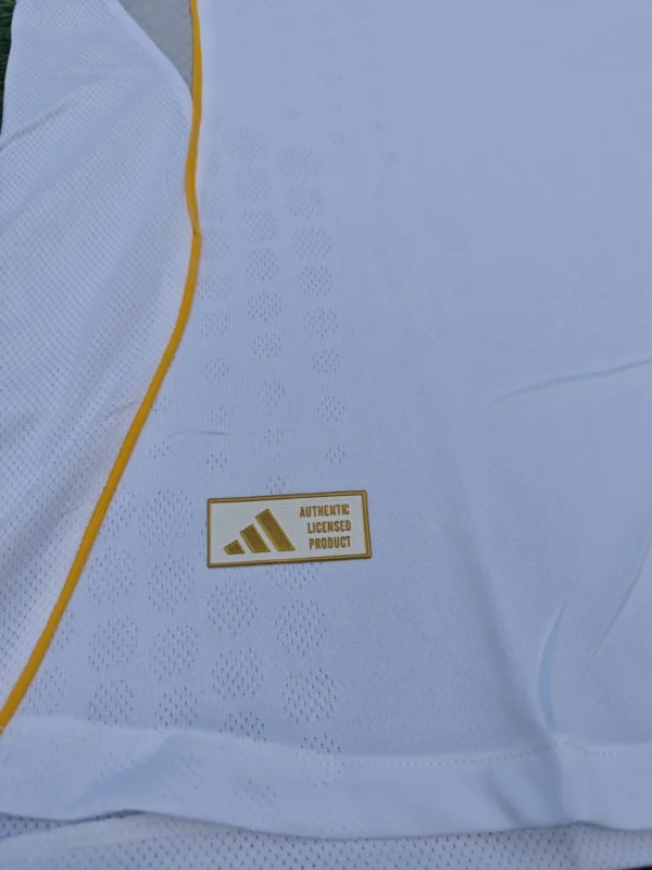 Camiseta de Real Madrid titular 25/26