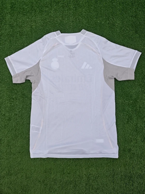 Camiseta de Real Madrid titular 25/26