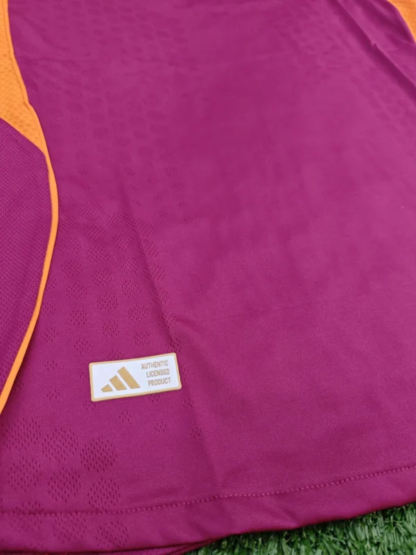 Camiseta de Roma titular 25/26