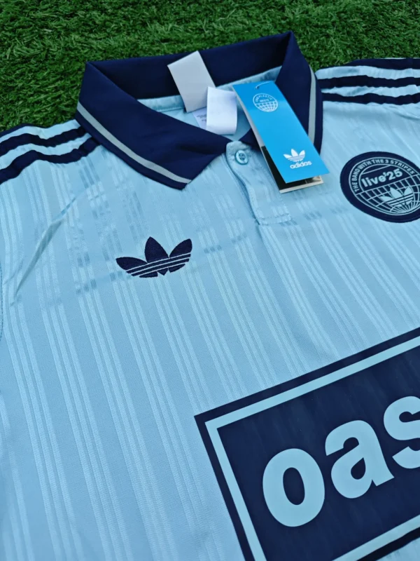 Remera Oasis Celeste